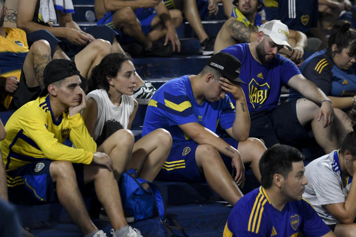 La delusione dei tifosi del Boca Juniors dopo l'eliminazione in Copa Libertadores